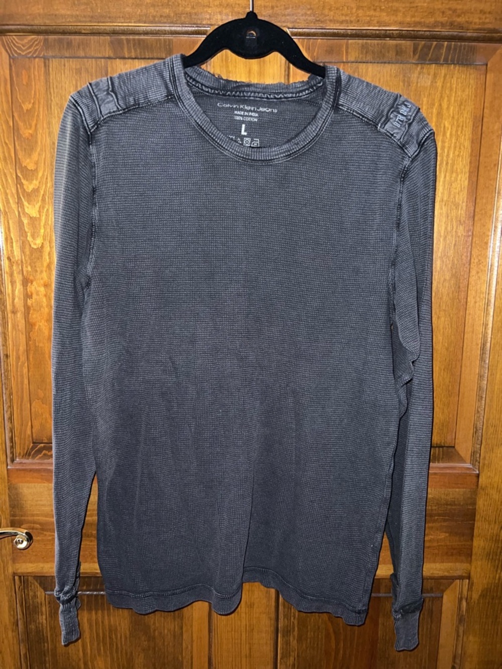 Calvin Klein Jeans Men's Long-Sleeve Thermal Crewneck in Charcoal Gray